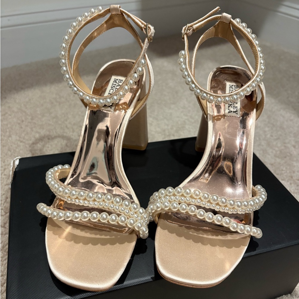 NEVER BEEN WORN Badgley Mischka Pearl-Strap Champagne Heeled Sandals